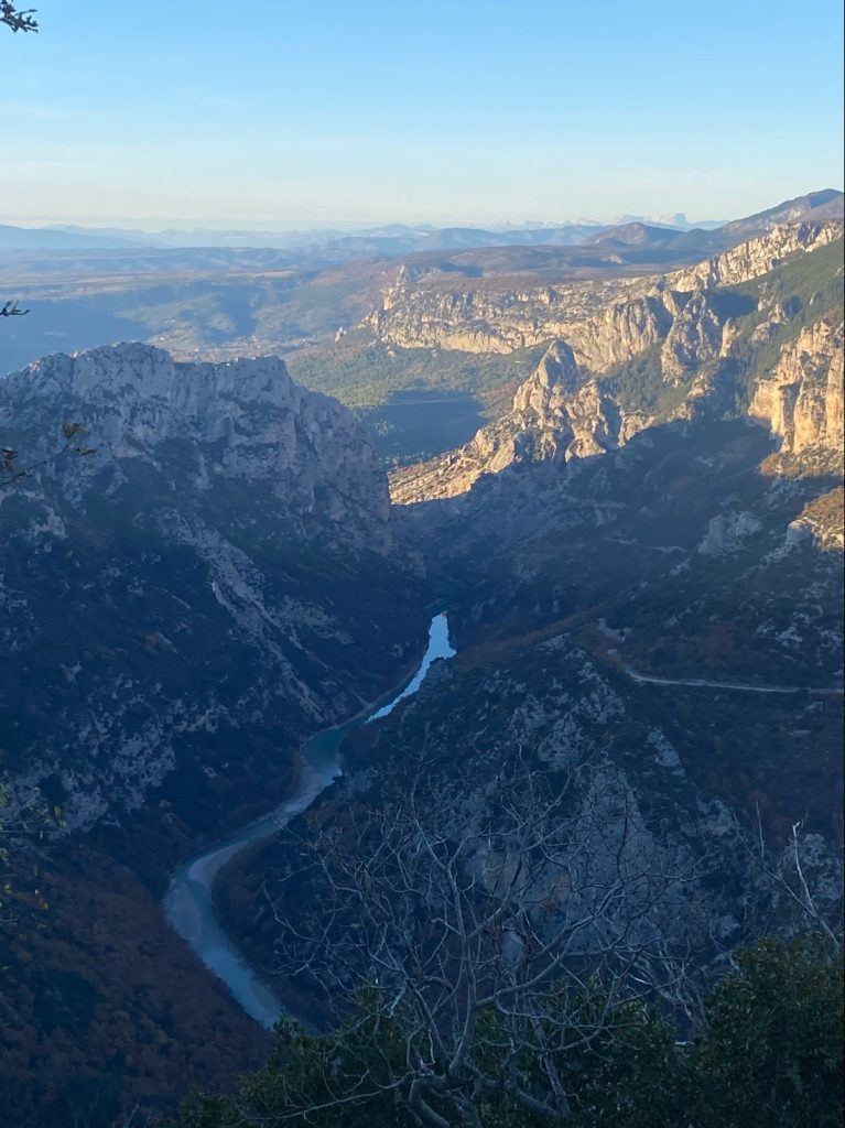 Point de vue depuis la route sur la rive Gauche