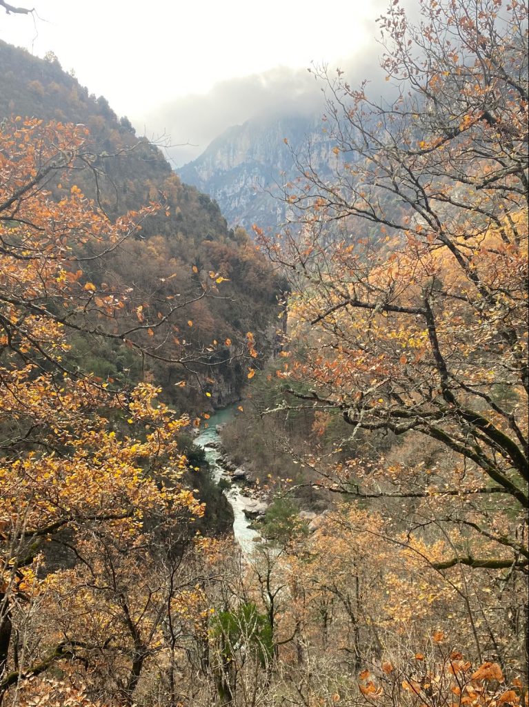 Vu du Verdon sur le santier Blanc Martel