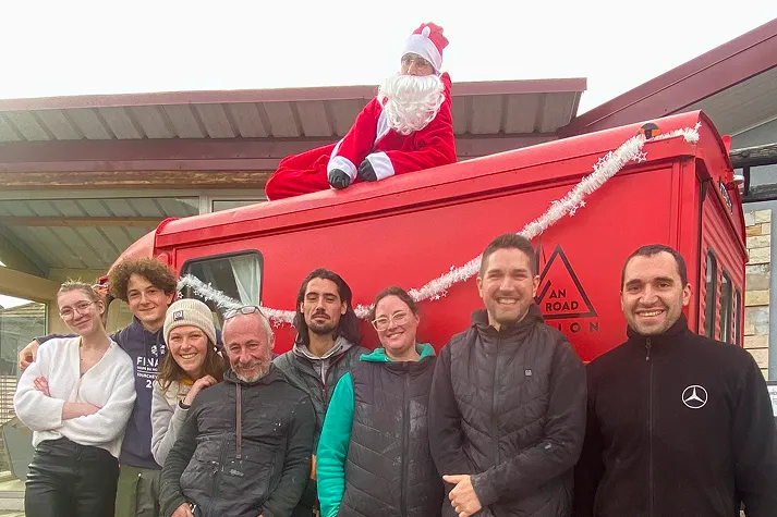 Equipe de Van Road Evasion