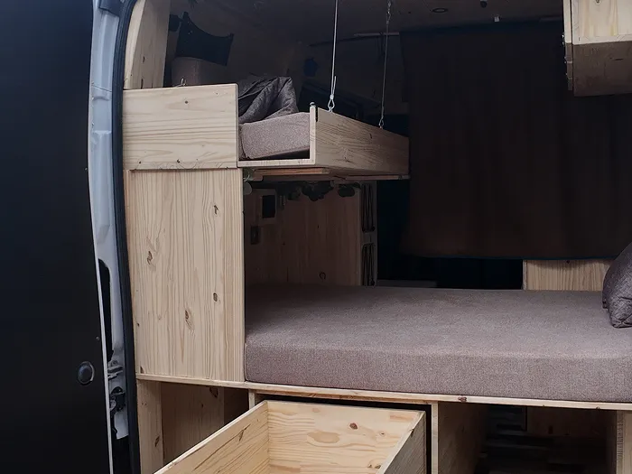 Intérieur de van aménagé