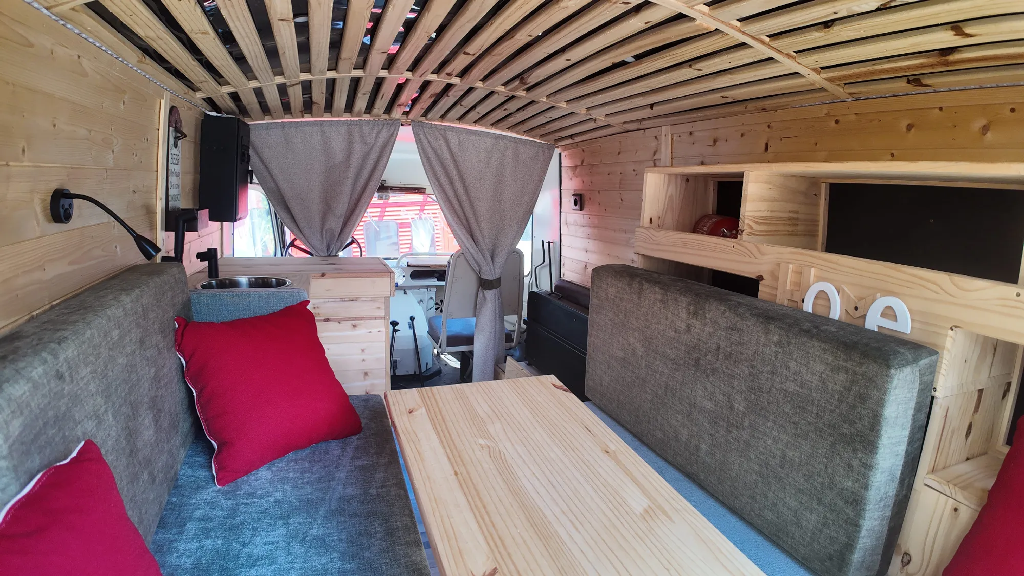 Intérieur de van aménagé