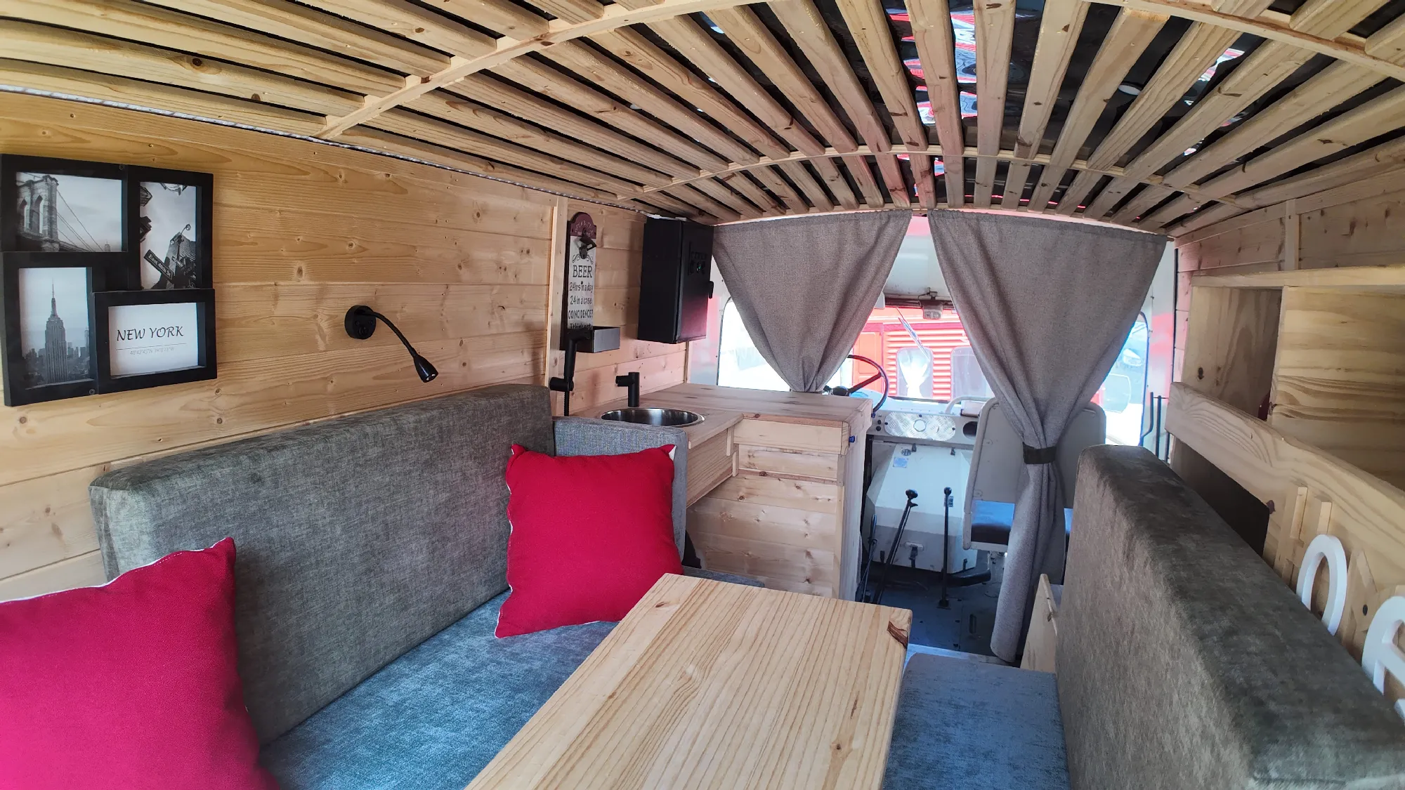 Intérieur de van aménagé