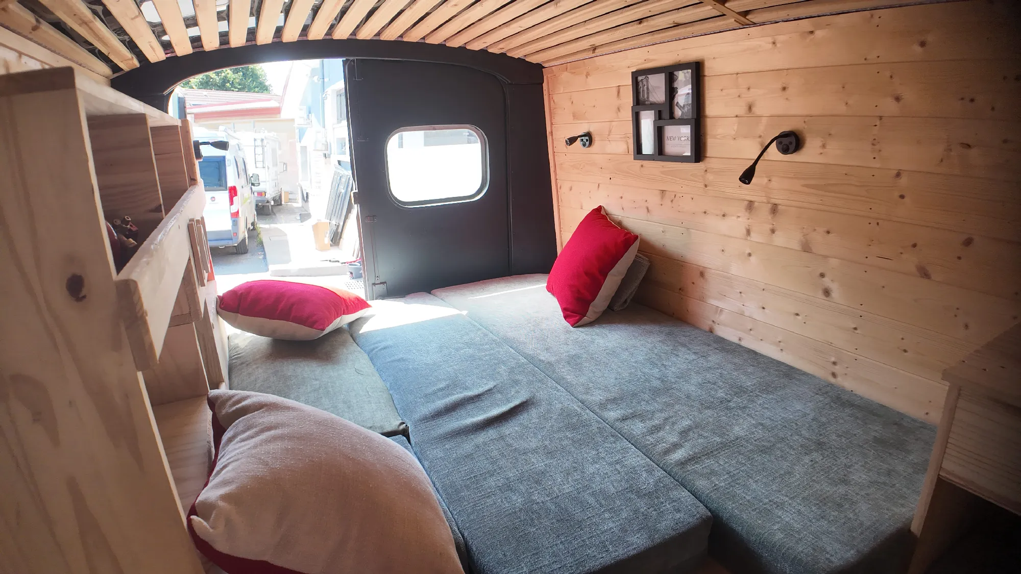 Intérieur de van aménagé