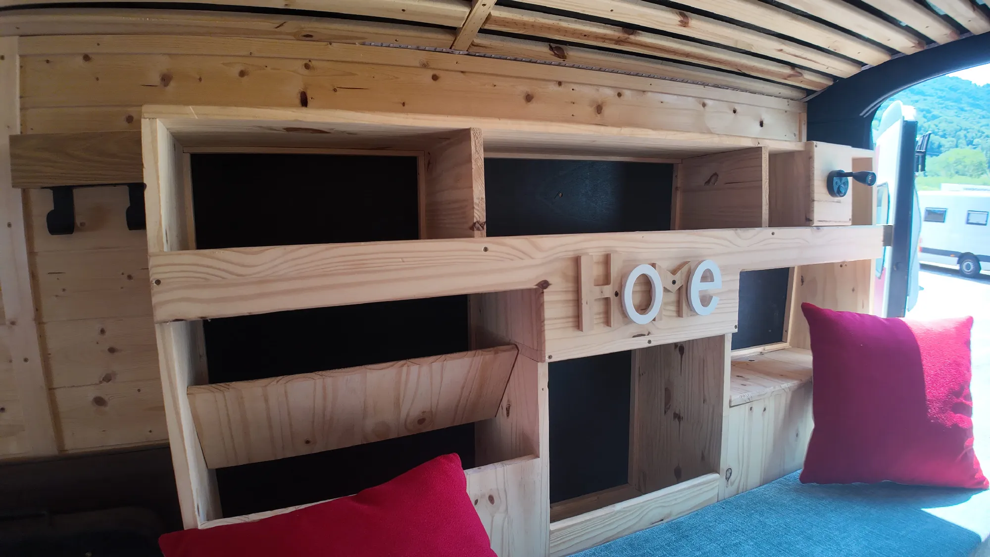 Intérieur de van aménagé