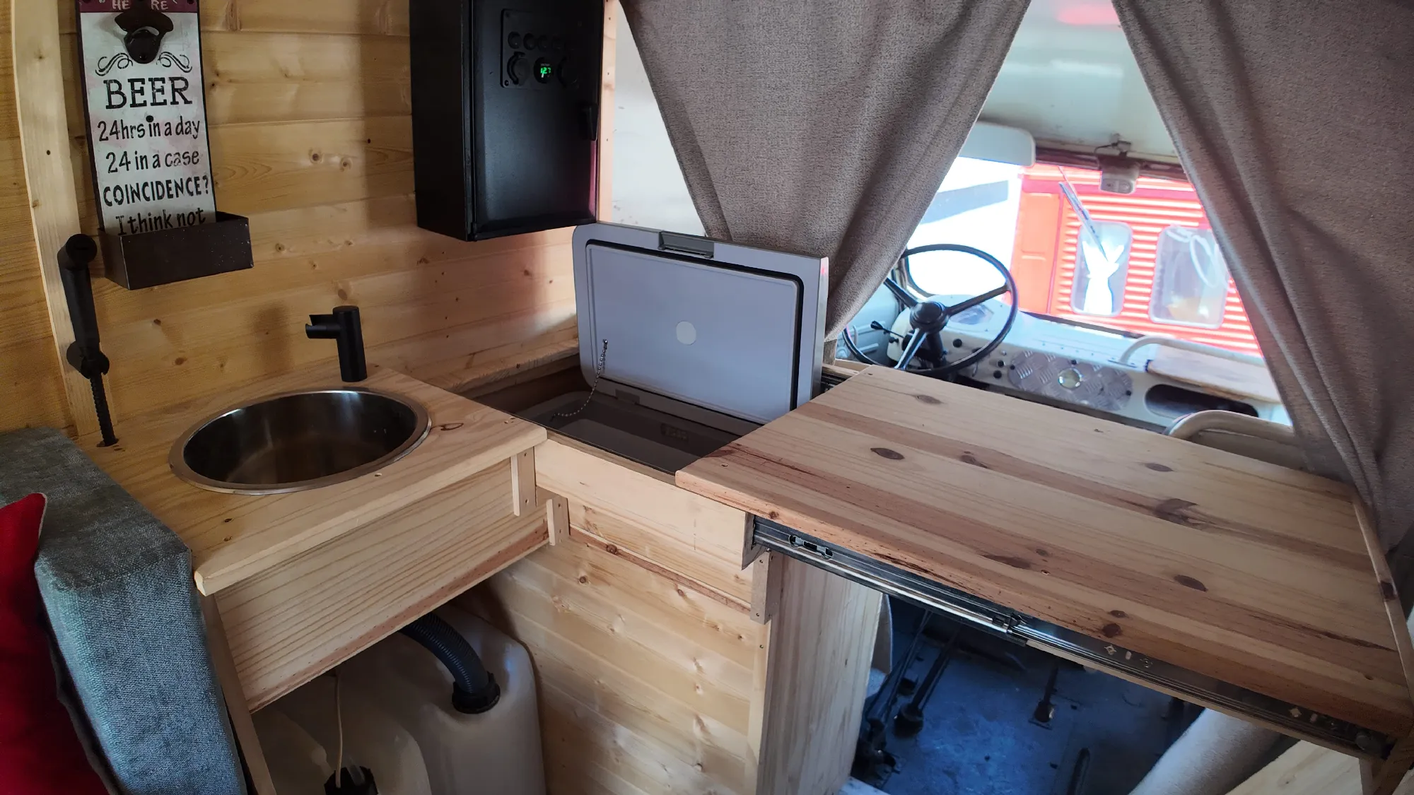 Intérieur de van aménagé