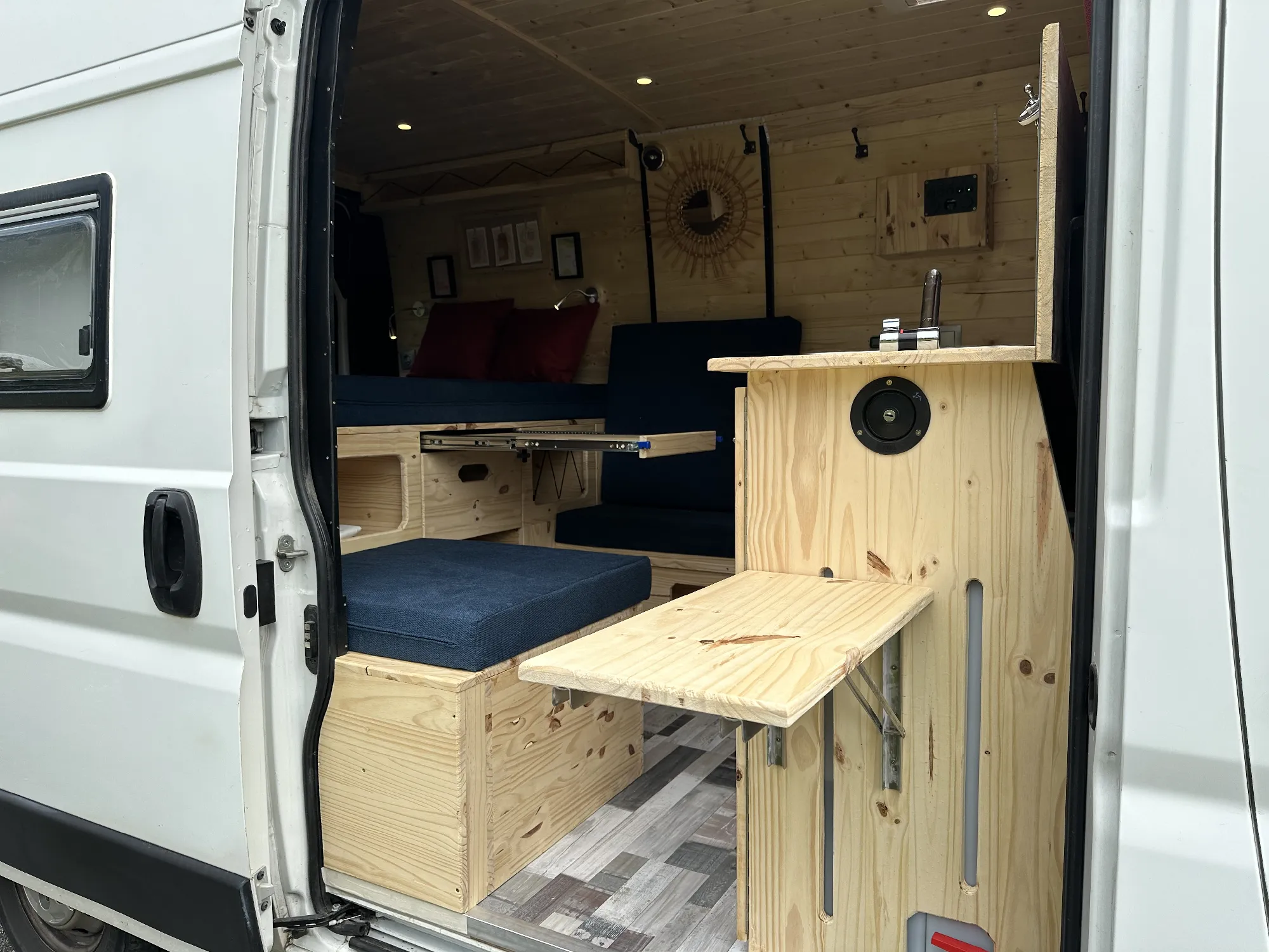 Intérieur de van aménagé