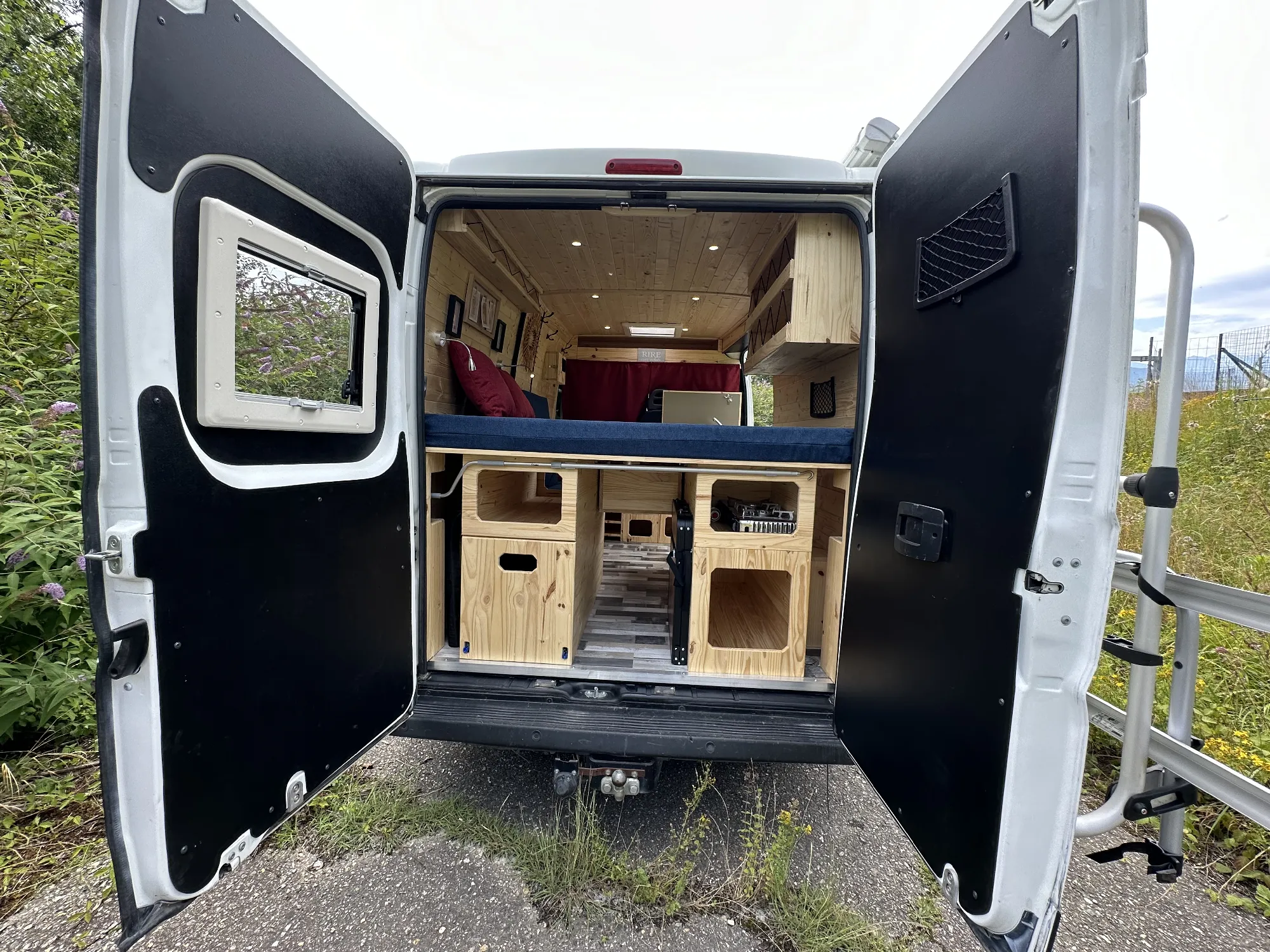 Intérieur de van aménagé