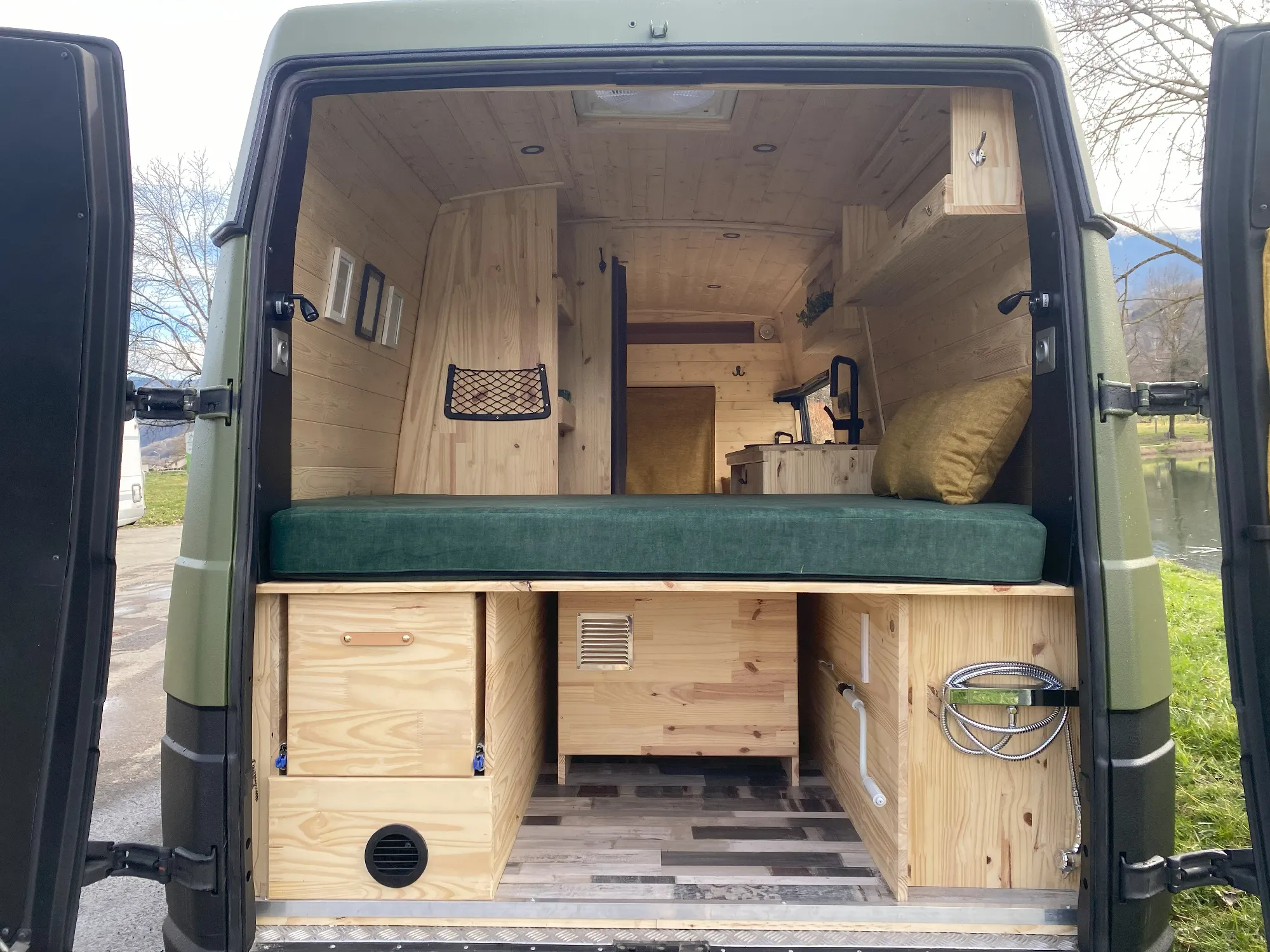 Intérieur de van aménagé