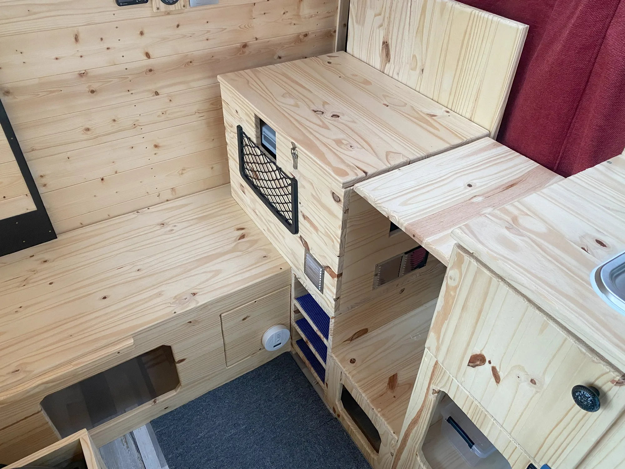 Intérieur de van aménagé