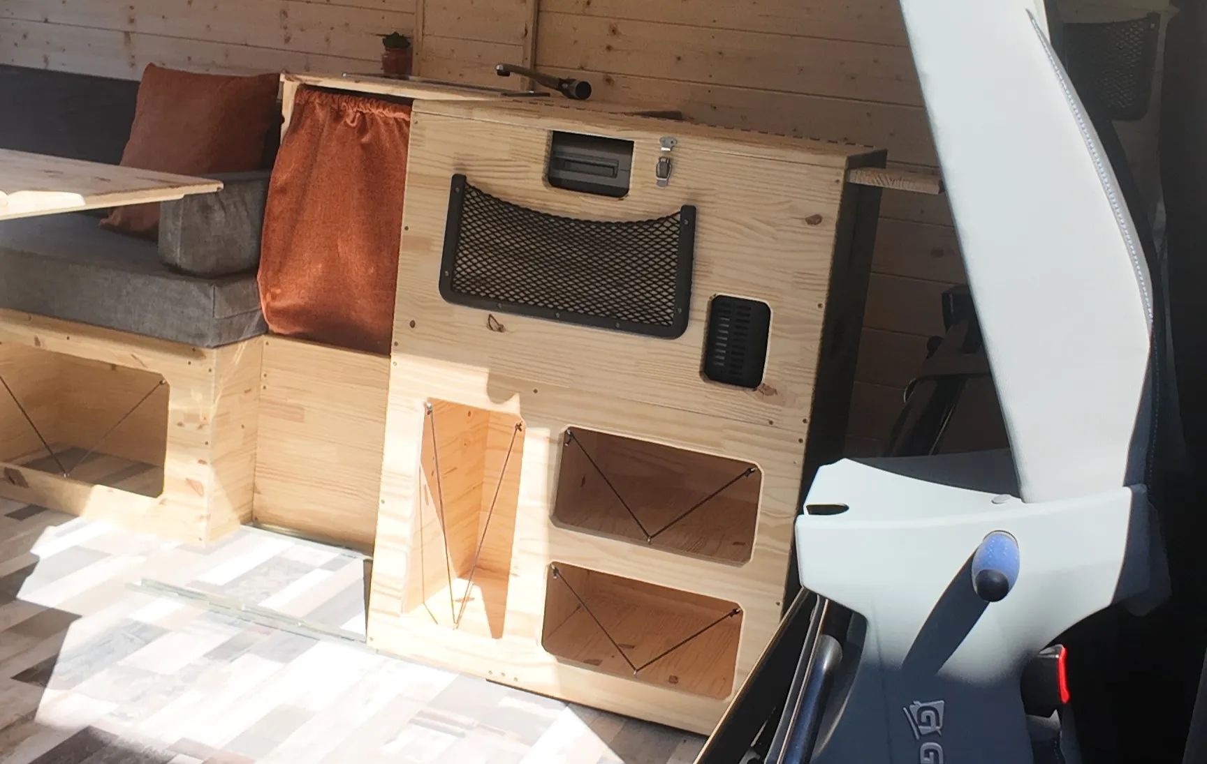 Intérieur de van aménagé