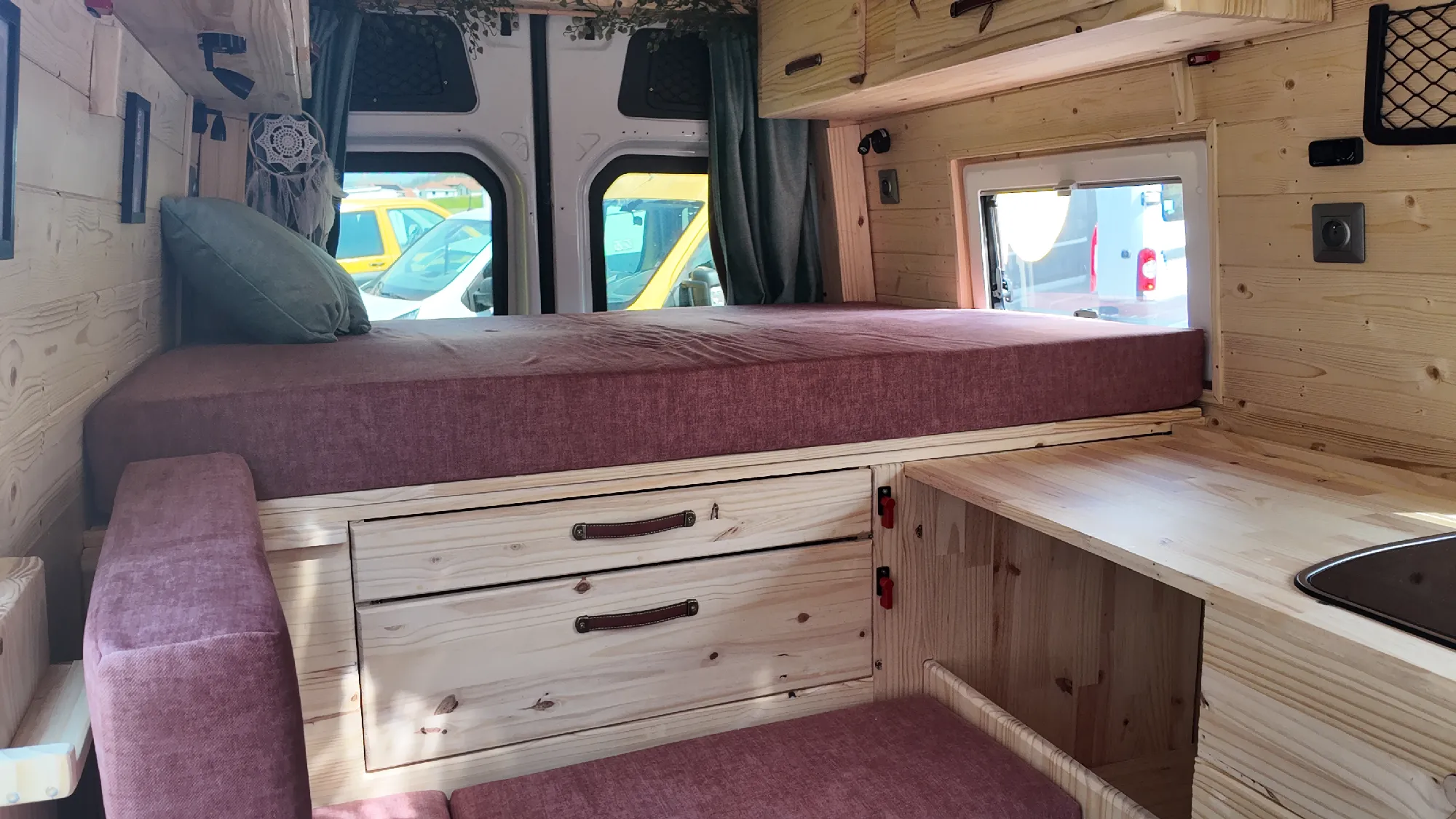 Intérieur de van aménagé