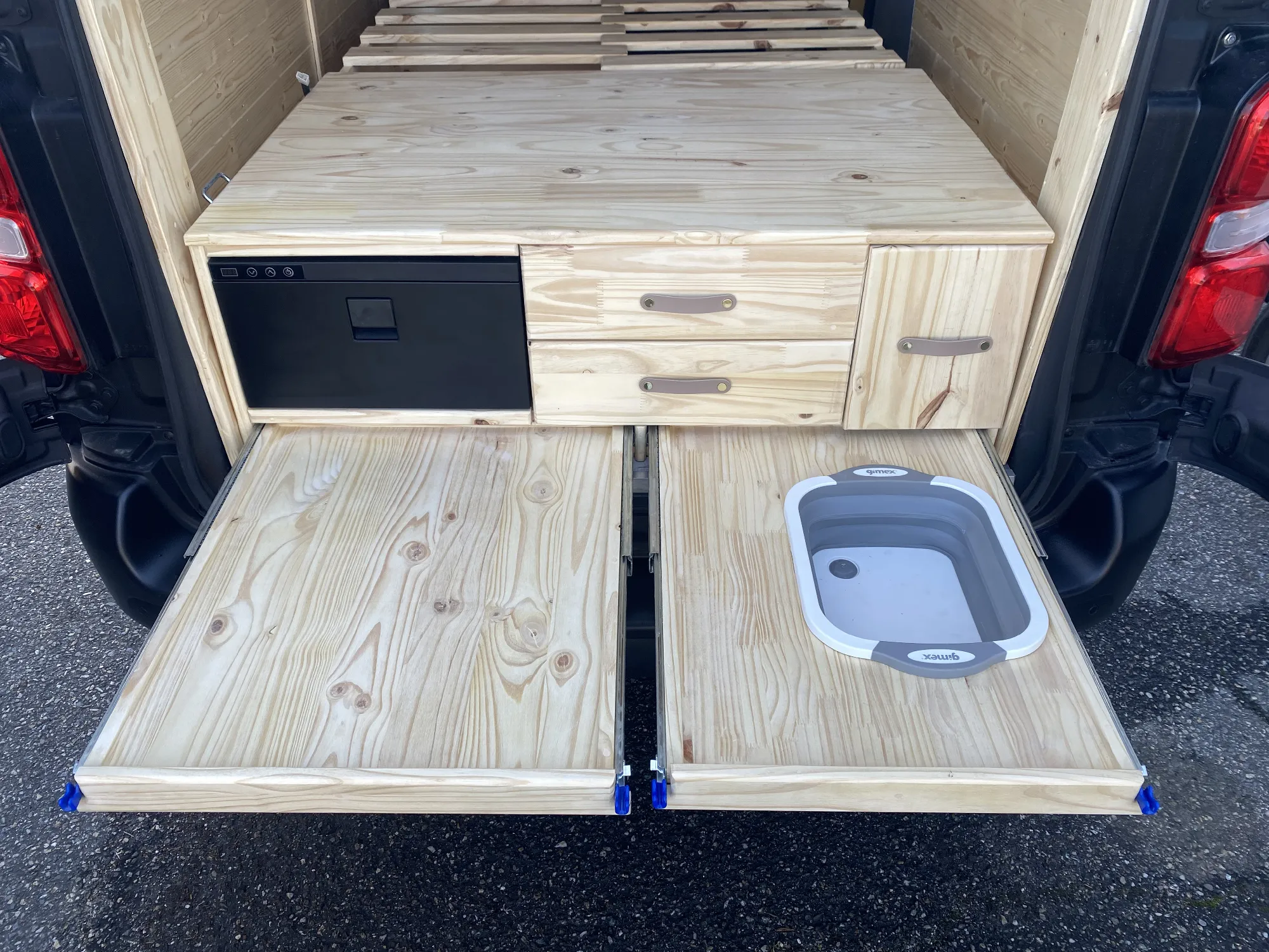 Intérieur de van aménagé