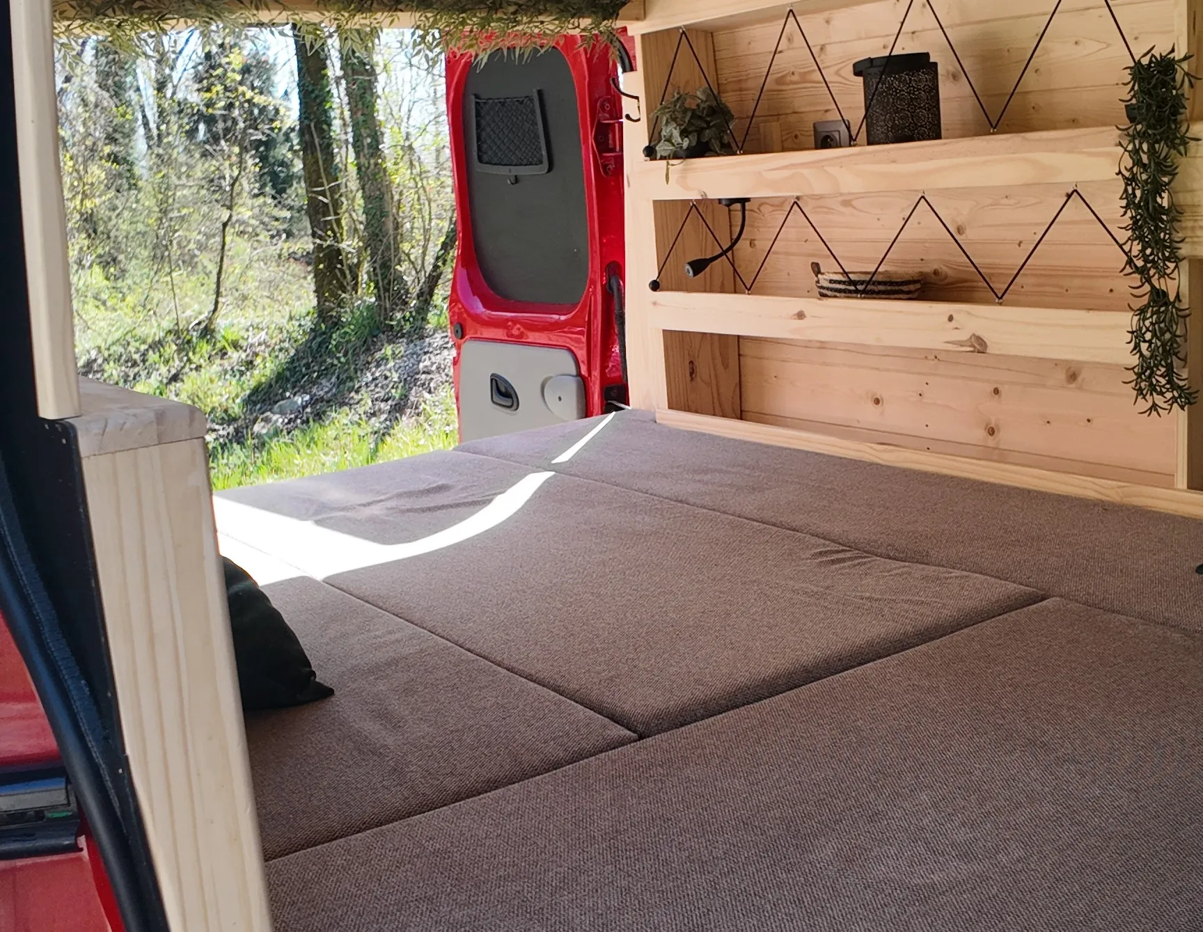 Intérieur de van aménagé