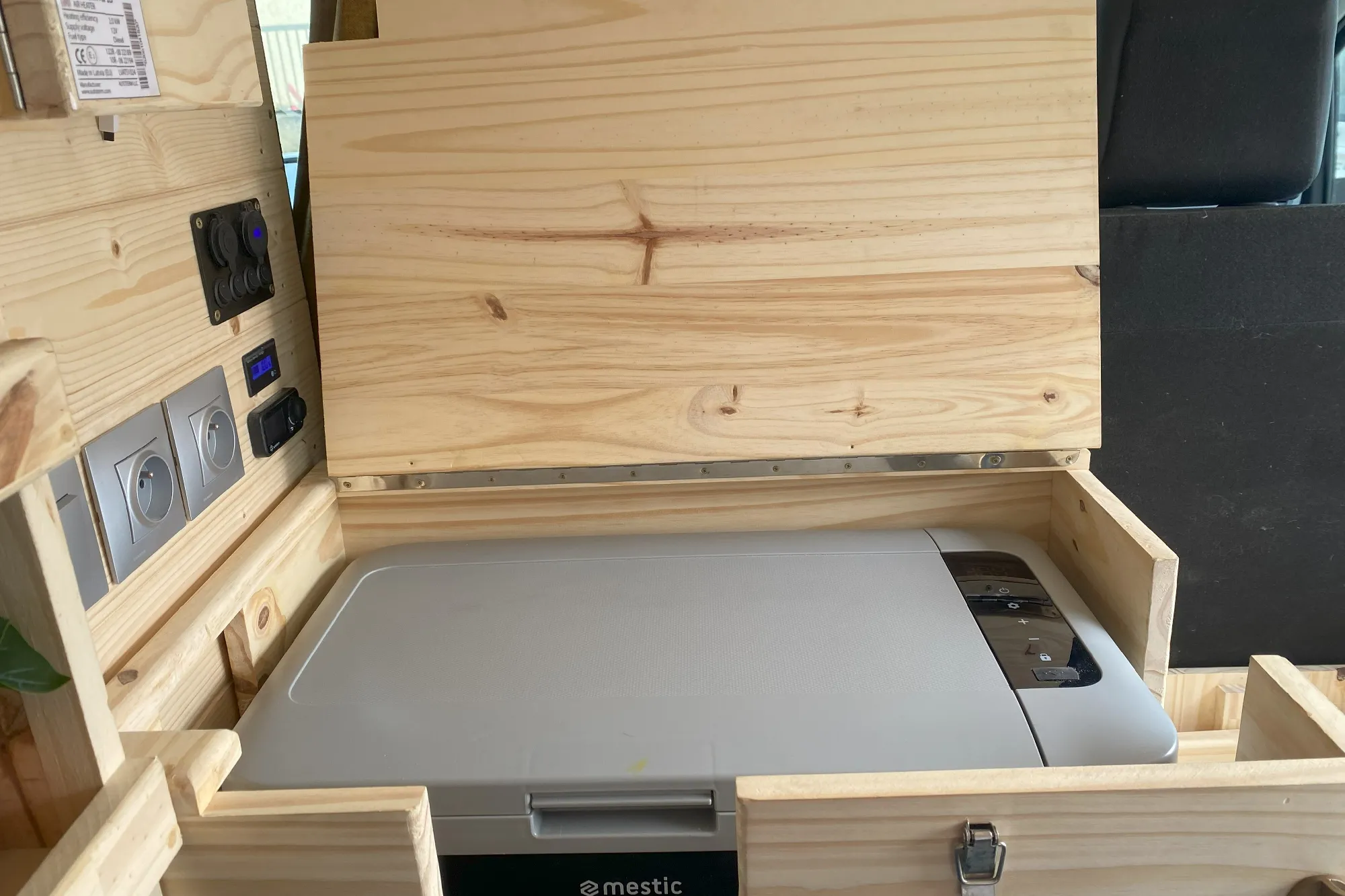 Intérieur de van aménagé