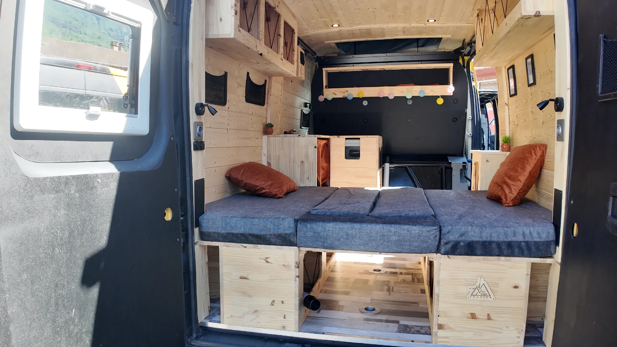 Intérieur de van aménagé