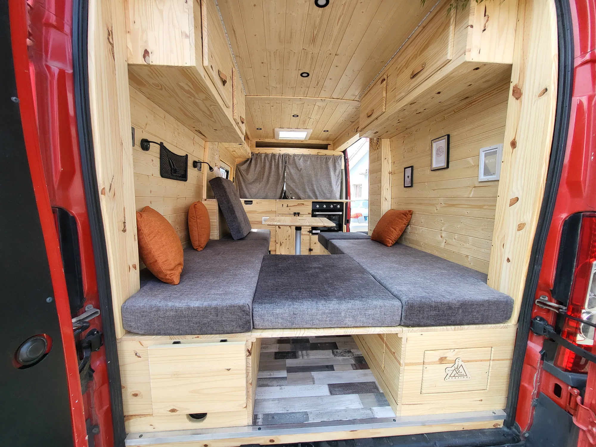 Intérieur de van aménagé