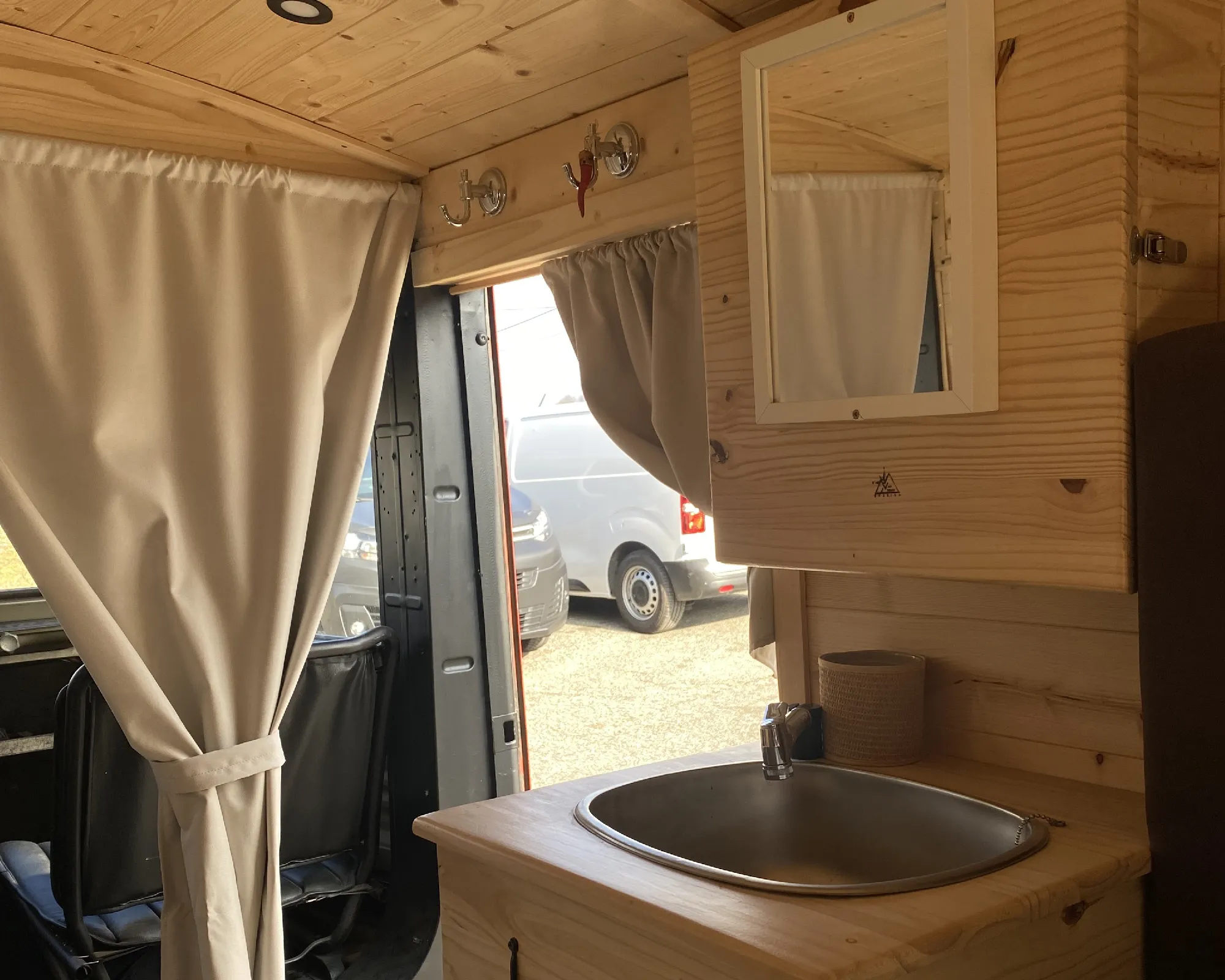 Intérieur de van aménagé